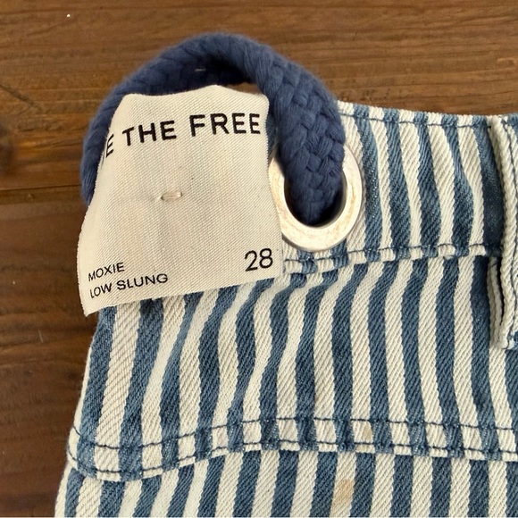 We The Free Striped Navy and White Moxie Railroad Barrel Pants Size 28 - Picture 5 of 5